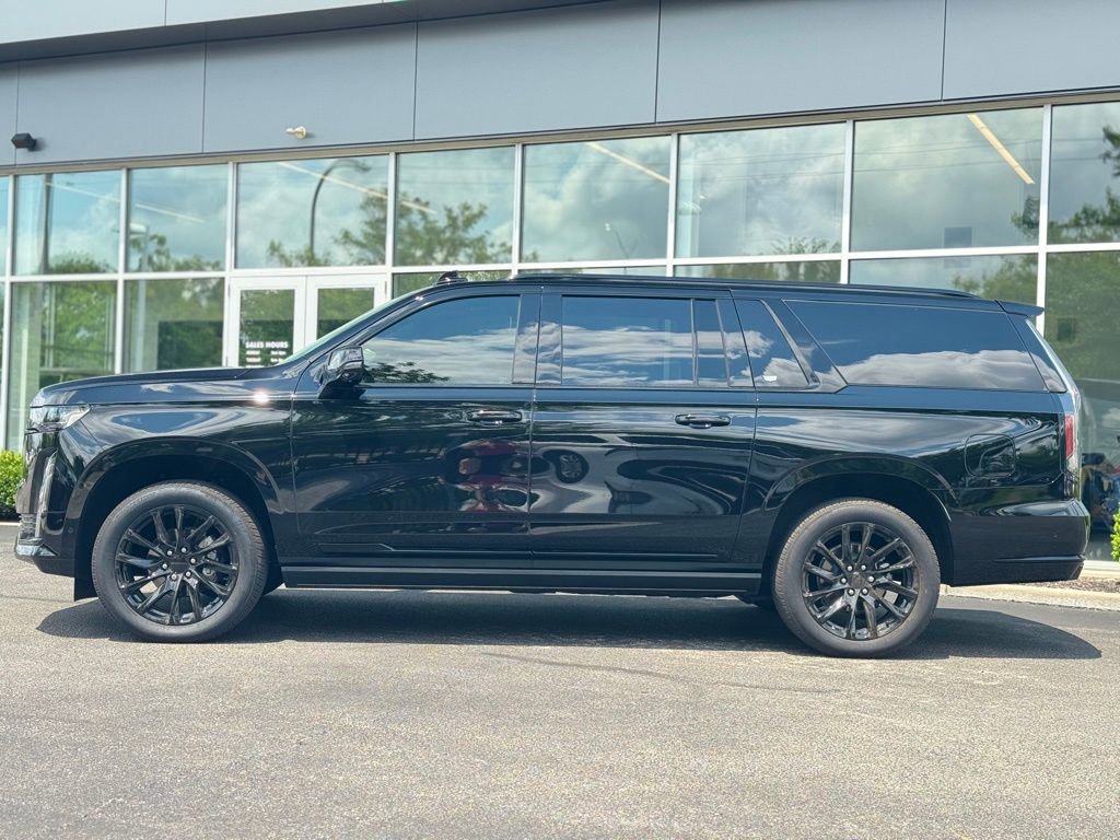 Used 2024 Cadillac Escalade ESV Sport Platinum w/ LPO, ONYX Package image 3
