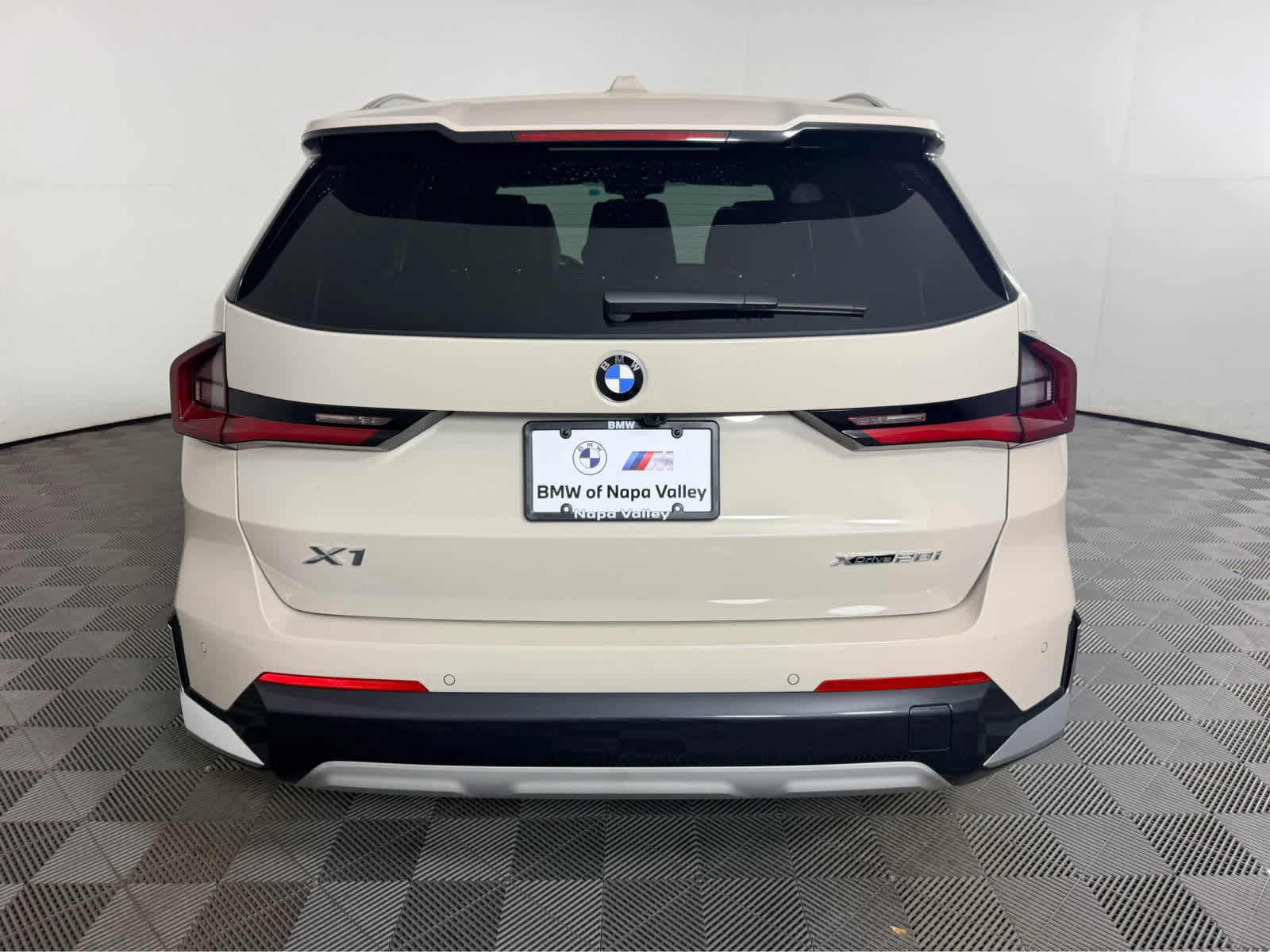New 2026 BMW X1 xDrive28i w/ Technology Package AWD/4WD image 4