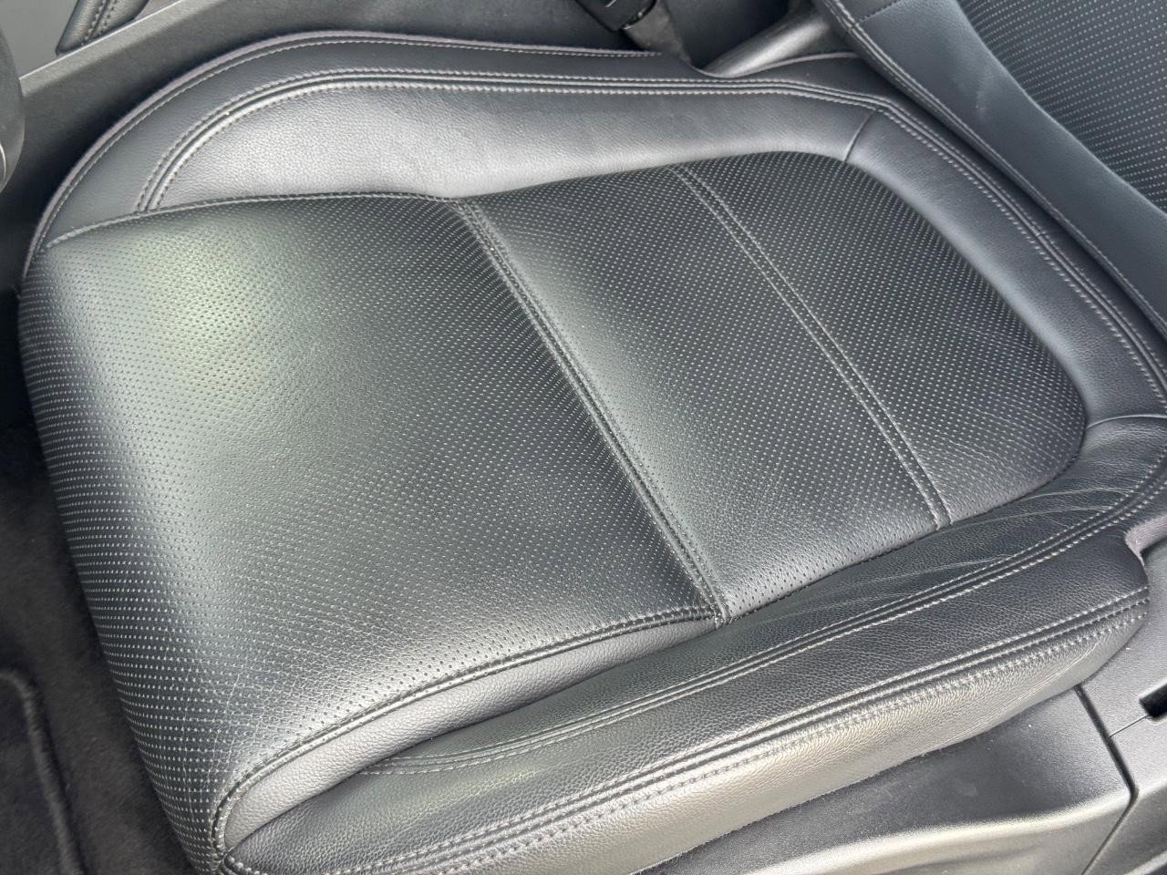 Used 2020 Jaguar E-PACE SE image 27