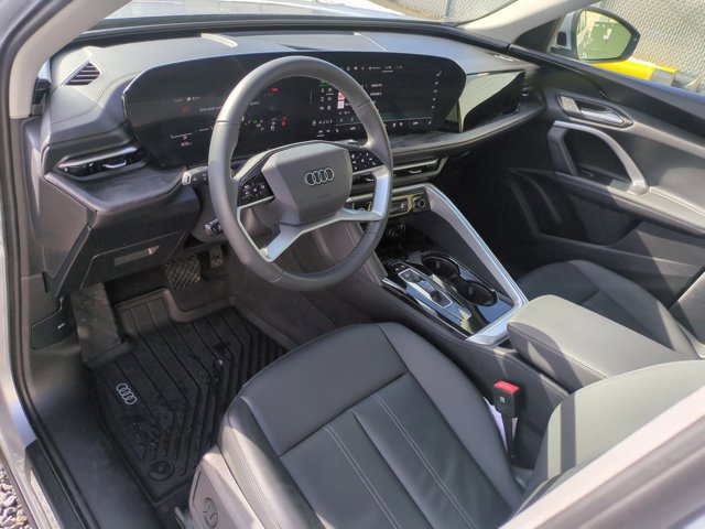 Used 2025 Audi Q5 Premium w/ Convenience Package image 13