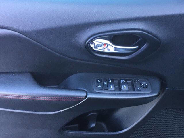 Used 2022 Jeep Cherokee Trailhawk w/ Comfort/Convenience Group image 14