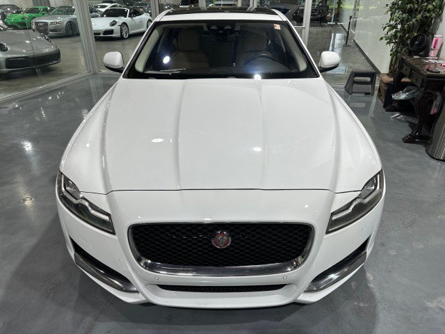 Used 2017 Jaguar XF Prestige RWD image 13