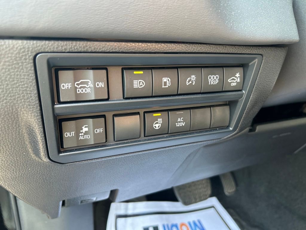 Used 2024 Toyota Sequoia Platinum image 21