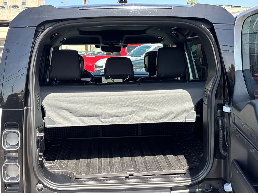 Used 2023 Land Rover Defender 110 V8 image 32