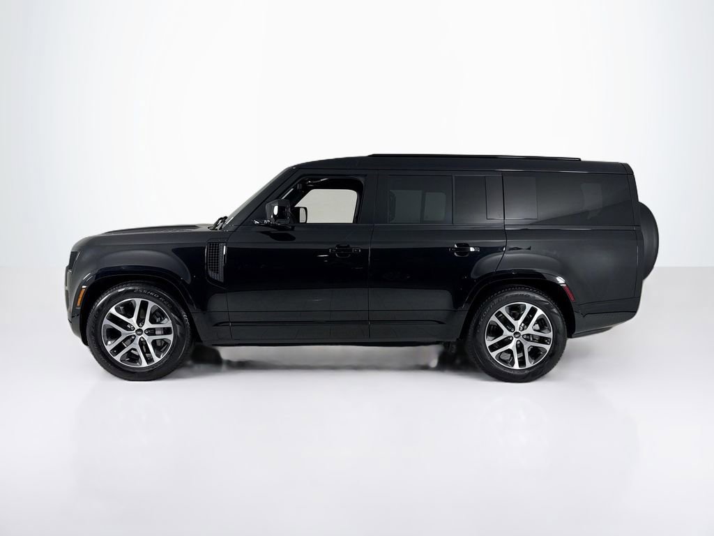 Used 2025 Land Rover Defender 130 X-Dynamic SE AWD/4WD image 2