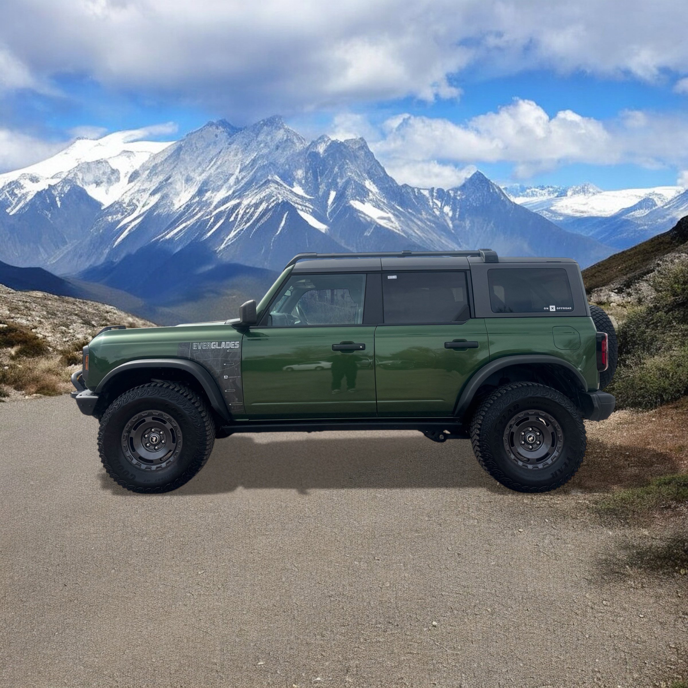Used 2024 Ford Bronco Everglades image 2