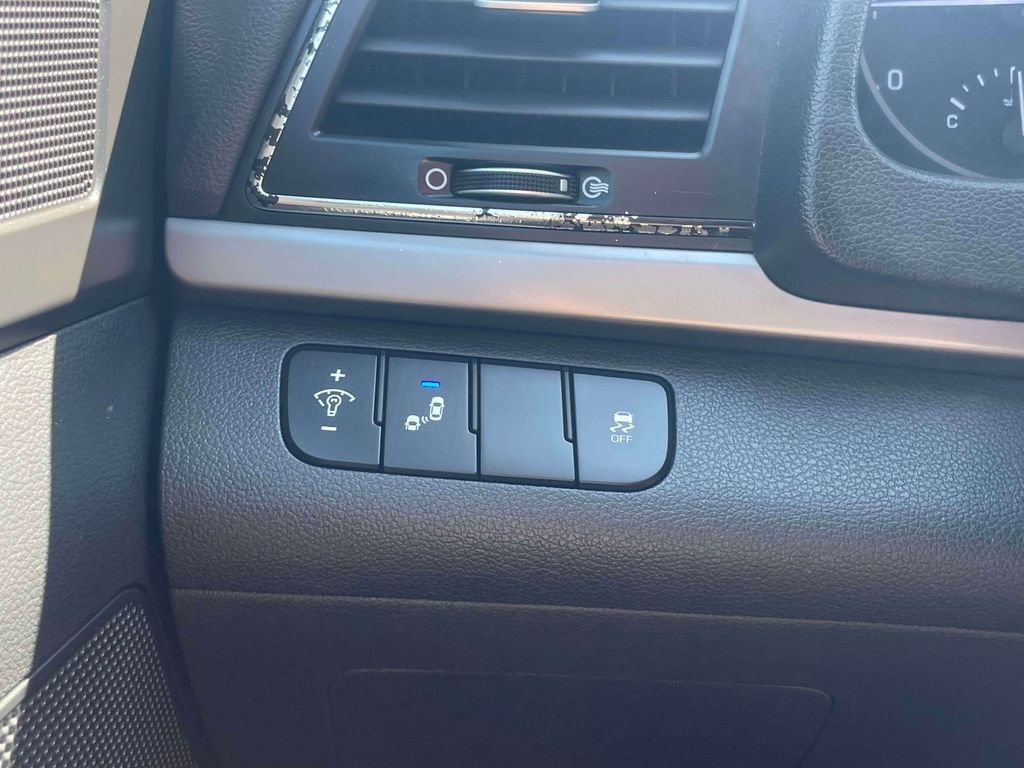 Used 2018 Hyundai Elantra Value Edition FWD image 19