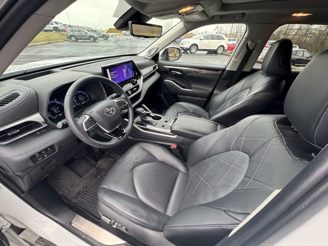 Used 2024 Toyota Highlander Platinum image 13