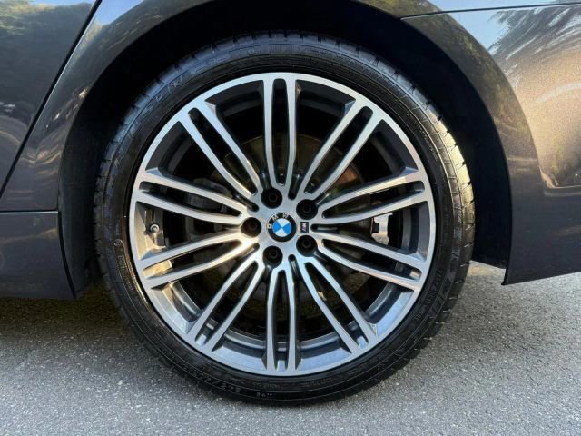 Used 2018 BMW 540i xDrive image 36