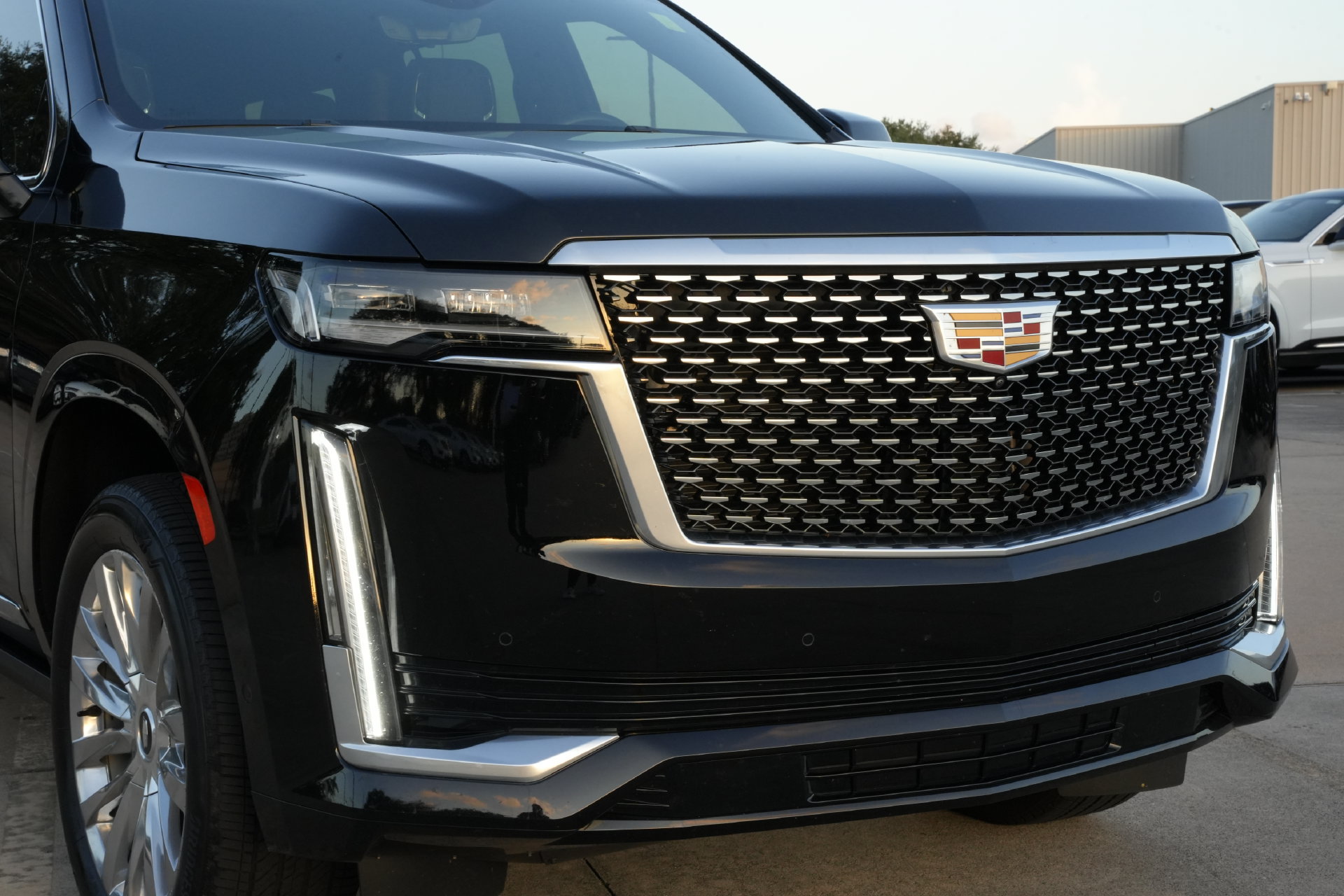 Certified 2024 Cadillac Escalade ESV Premium Luxury w/ Performance Package AWD/4WD image 27