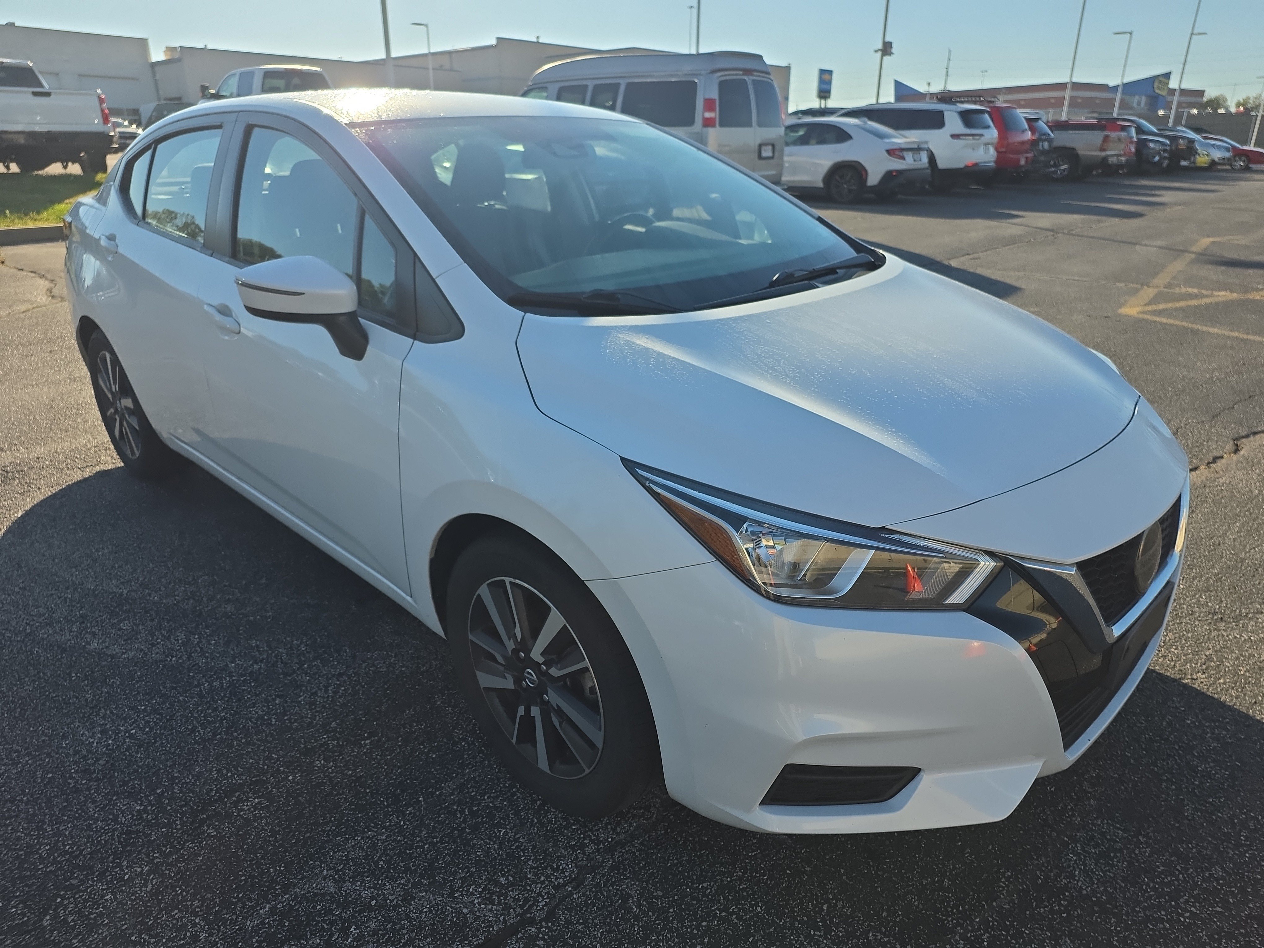 Used 2021 Nissan Versa SV FWD image 2