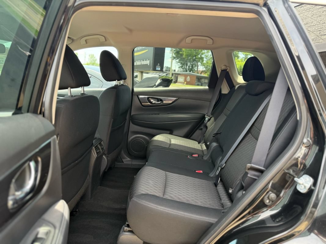 Used 2017 Nissan Rogue SV AWD/4WD image 13