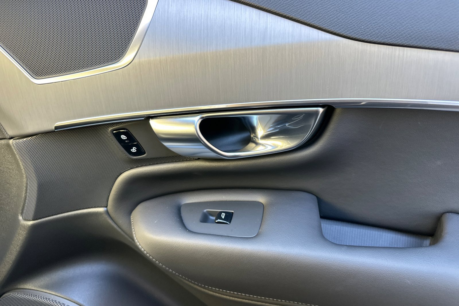 Certified 2025 Volvo XC90 B5 Core w/ Protection Package Premier image 20