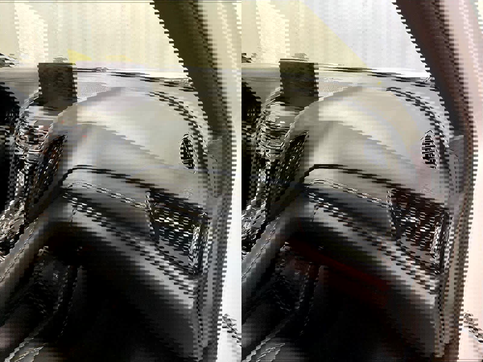 Used 2025 Acura RDX SH-AWD image 13