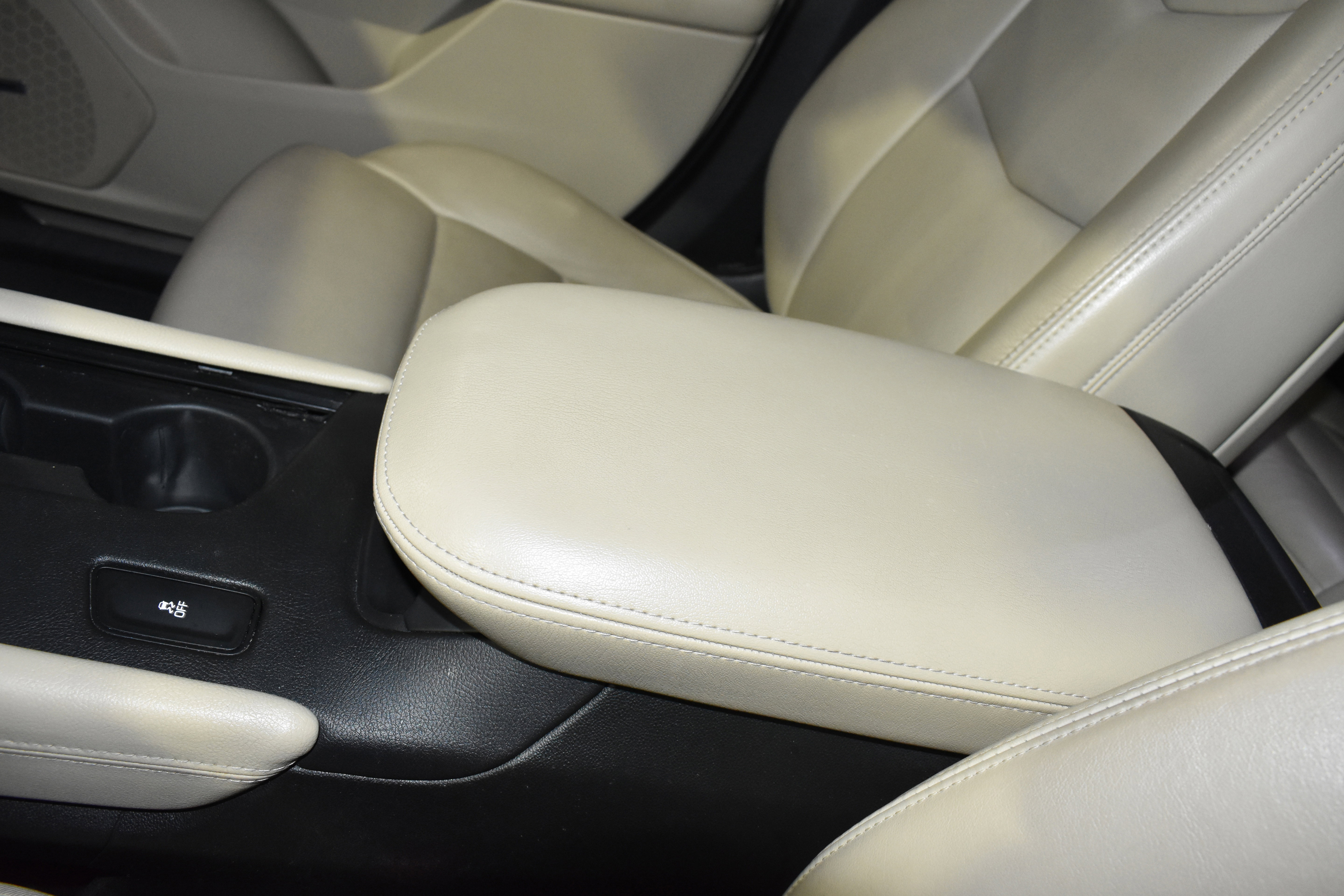 Used 2017 Cadillac XT5 Luxury w/ Driver Awareness Package FWD image 22