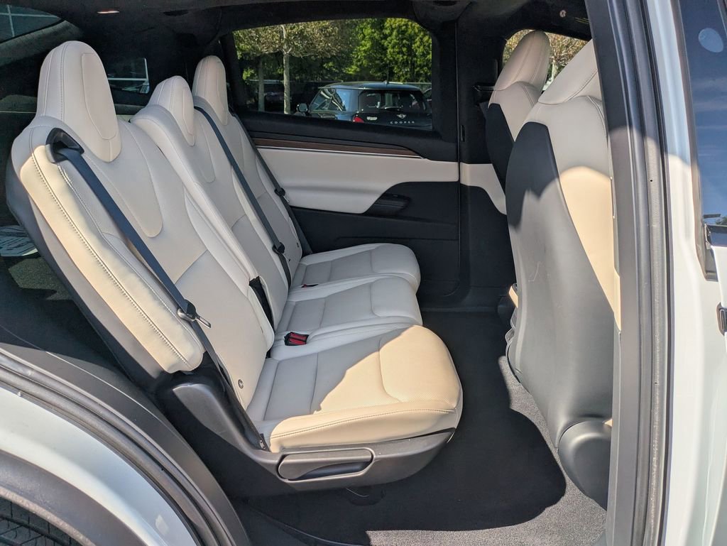 Used 2024 Tesla Model X image 24