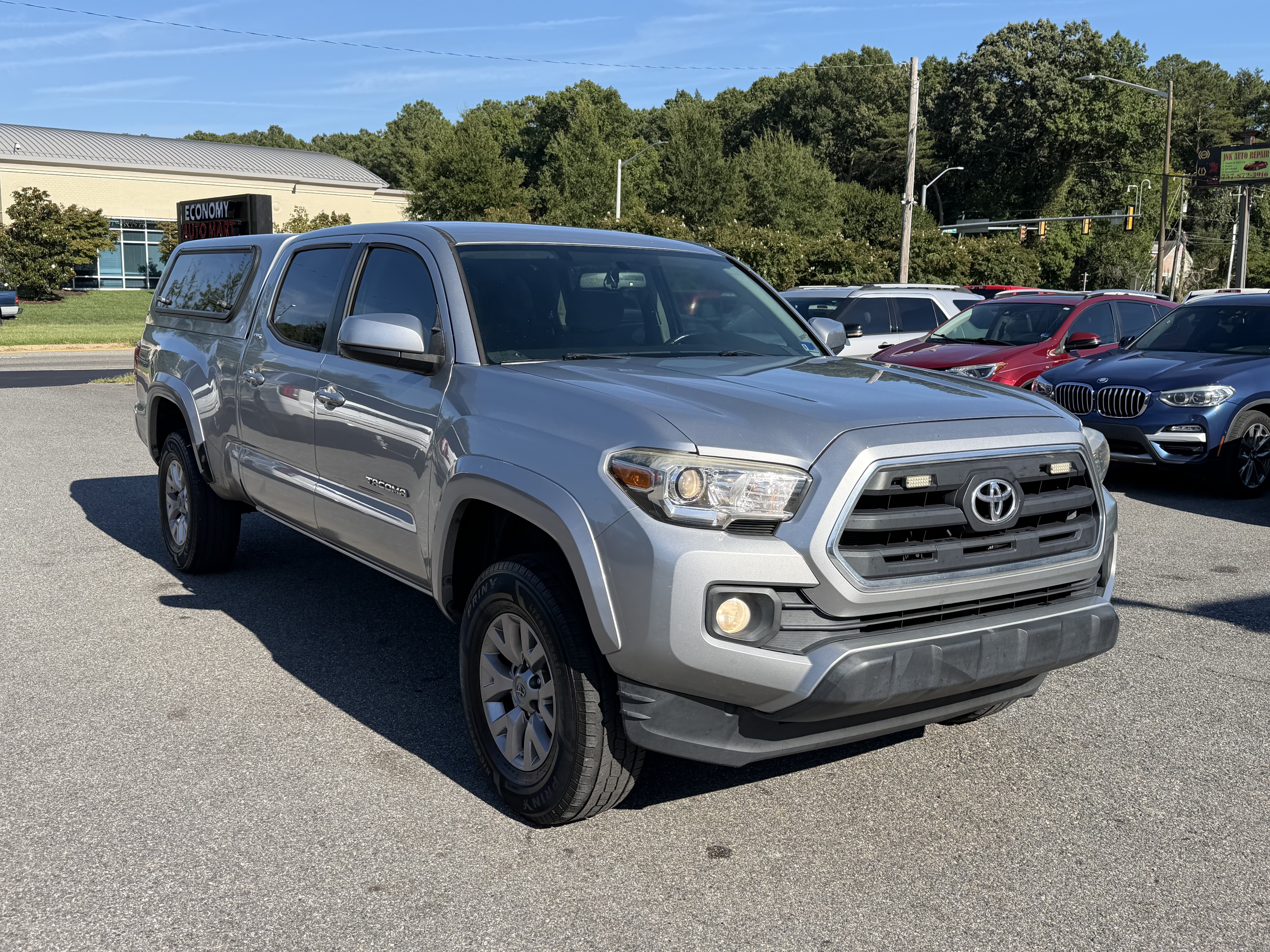 Used 2017 Toyota Tacoma SR5 w/ Tow Package AWD/4WD image 4