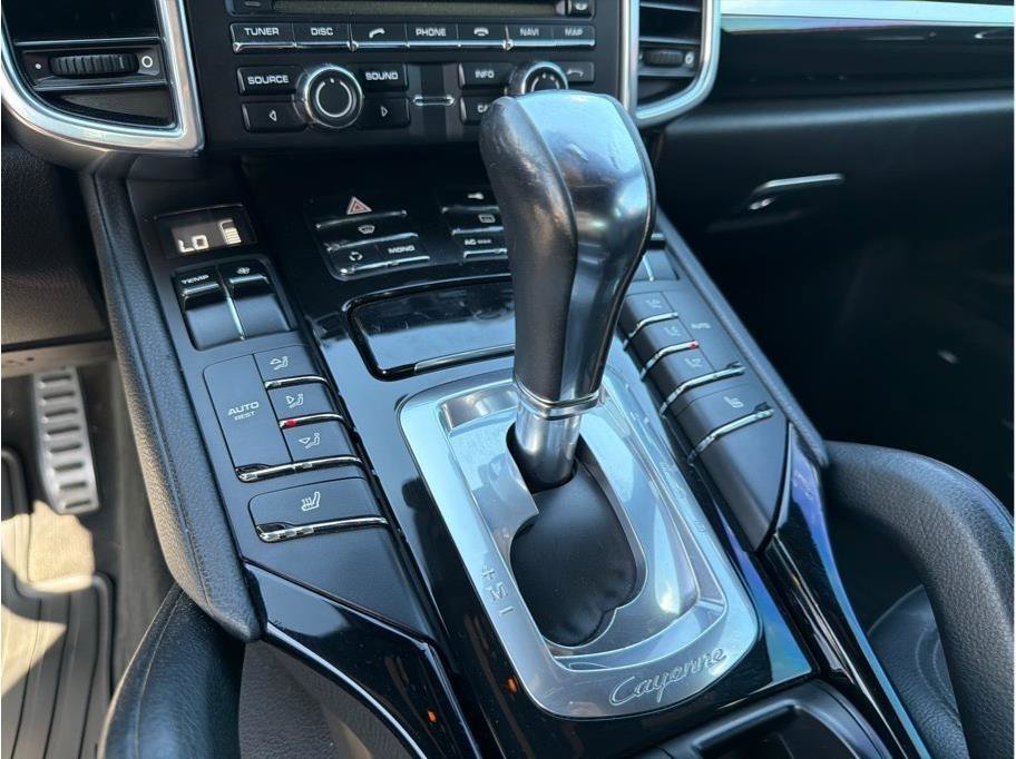 Used 2011 Porsche Cayenne S AWD/4WD image 18