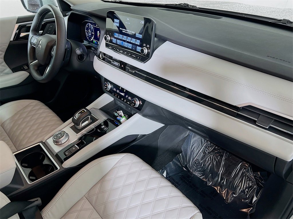 Used 2023 Mitsubishi Outlander SEL image 27