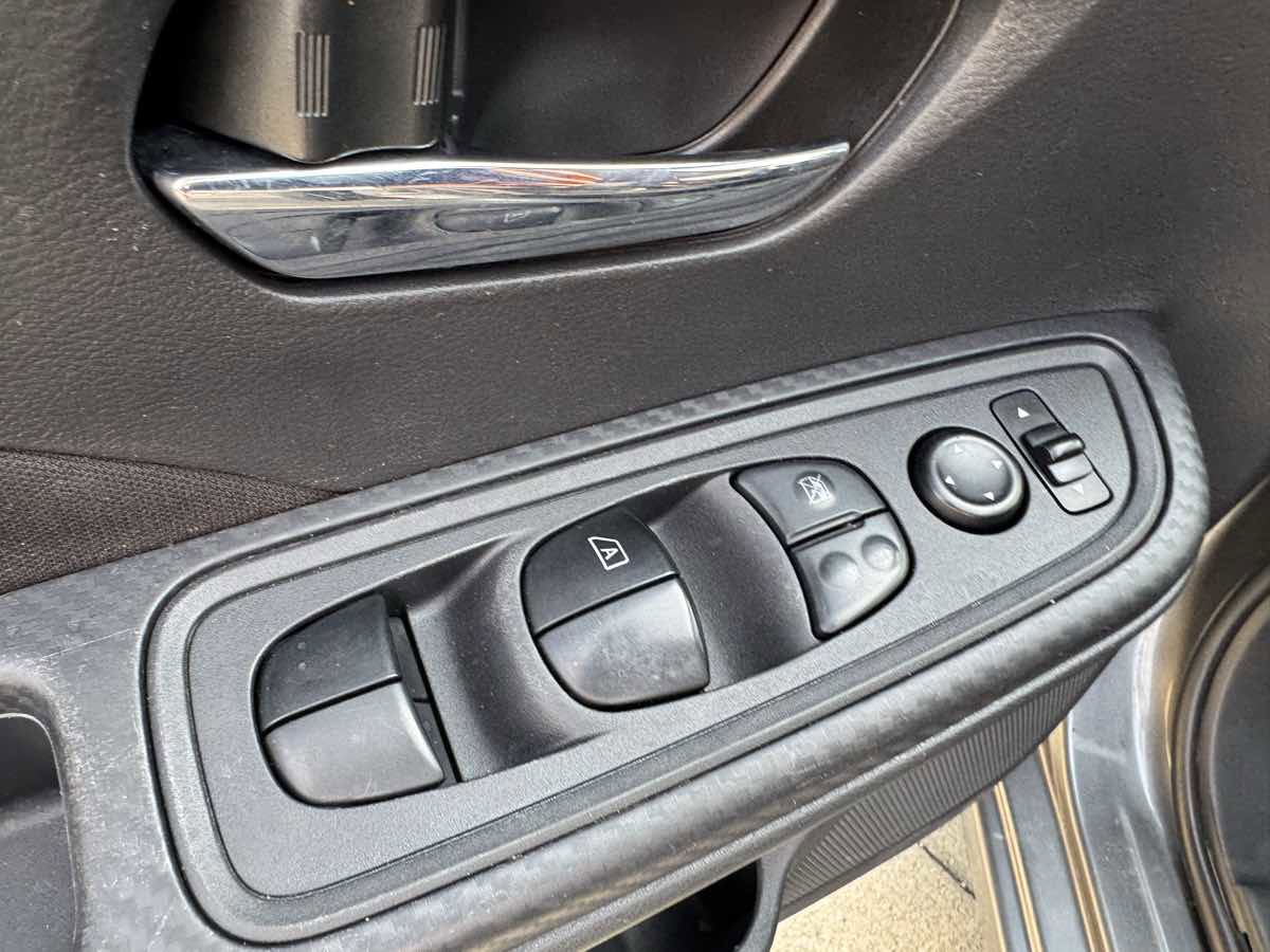 Used 2021 Nissan Versa SV FWD image 11