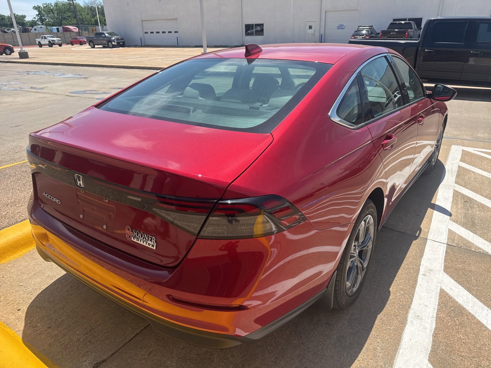 Used 2023 Honda Accord EX image 7