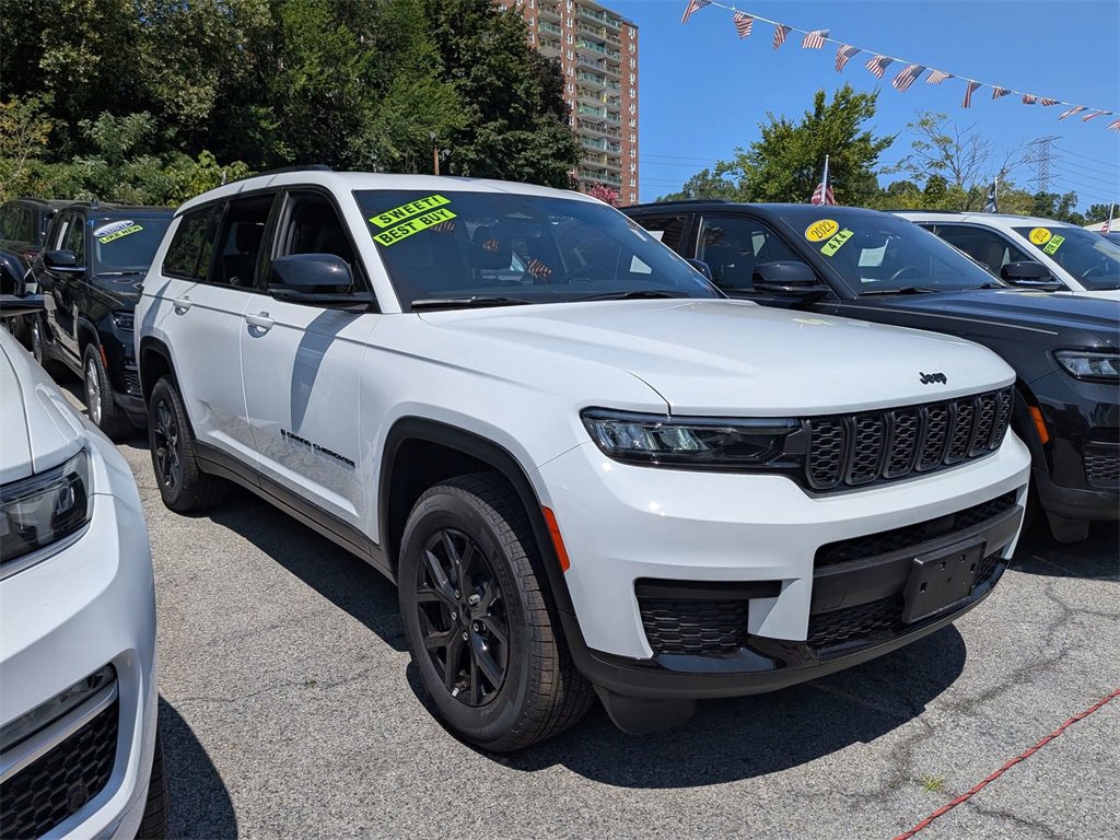 Used 2025 Jeep Grand Cherokee L Altitude image 4