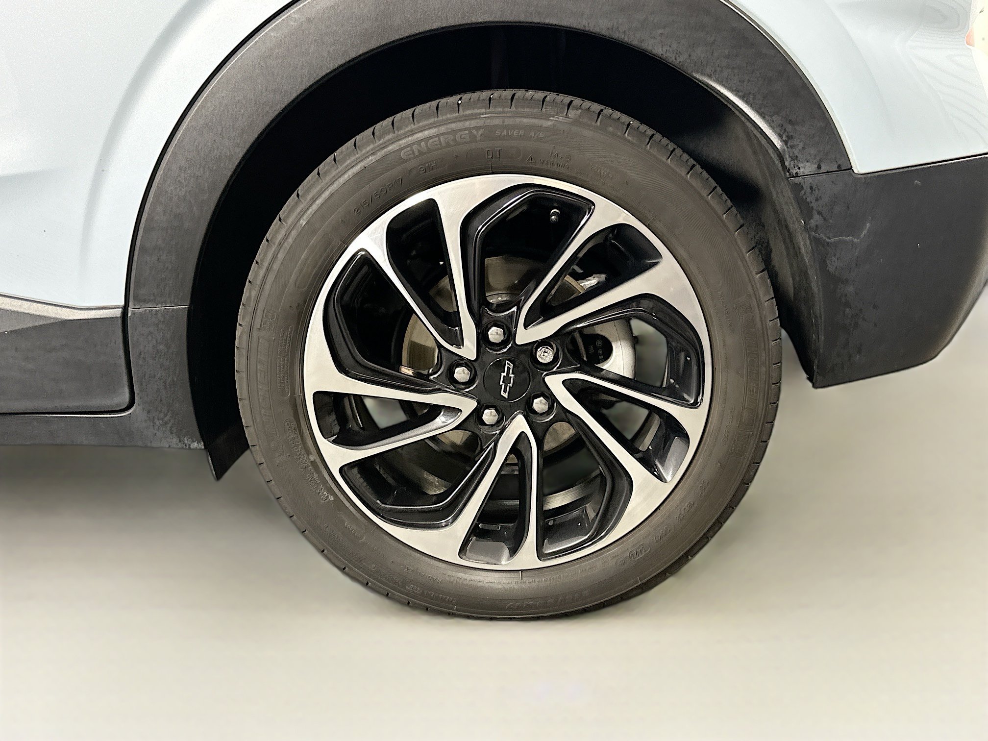 Used 2023 Chevrolet Bolt EUV Premier w/ Sun & Sound Package FWD image 11