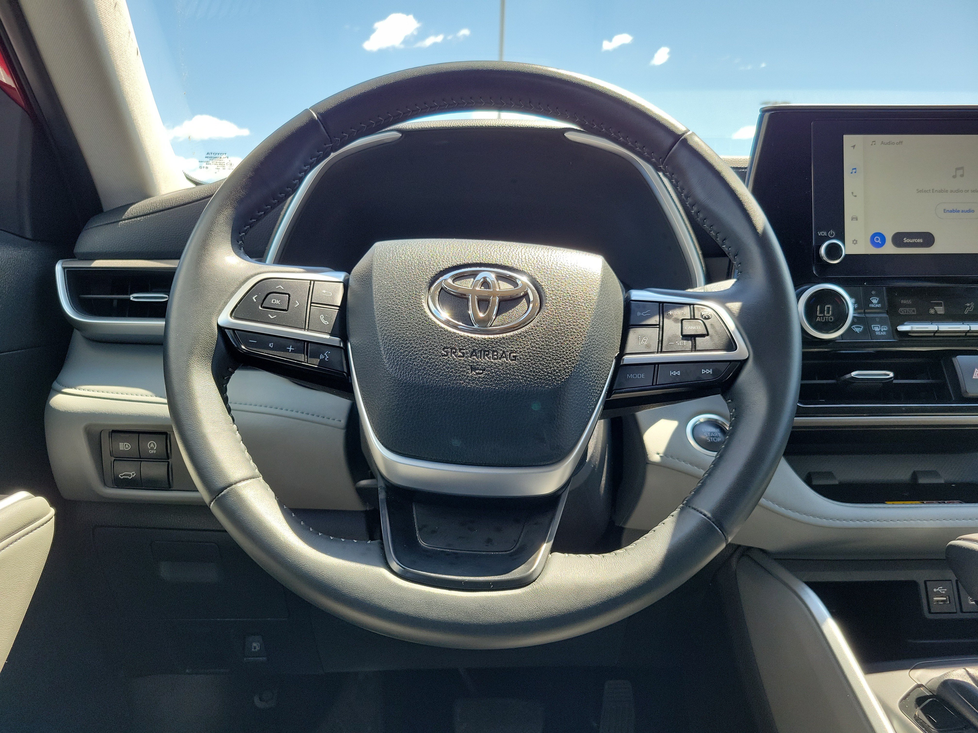 Certified 2025 Toyota Highlander XLE FWD image 18