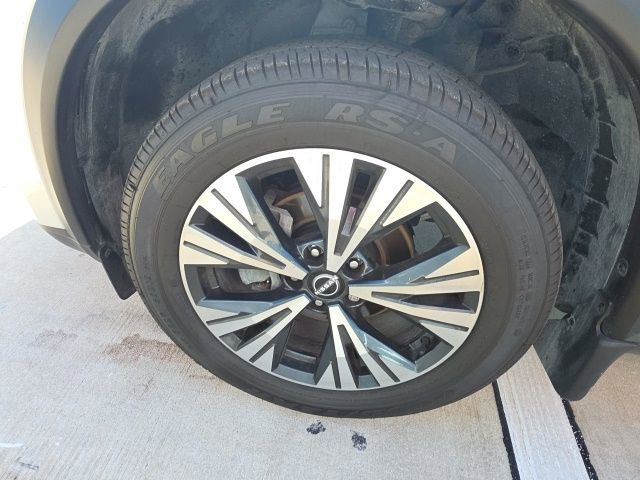 Used 2023 Nissan Rogue SV FWD image 10