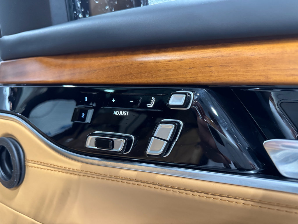 Used 2022 Jeep Grand Wagoneer Series III w/ Rear Seat Video Group 1 image 28