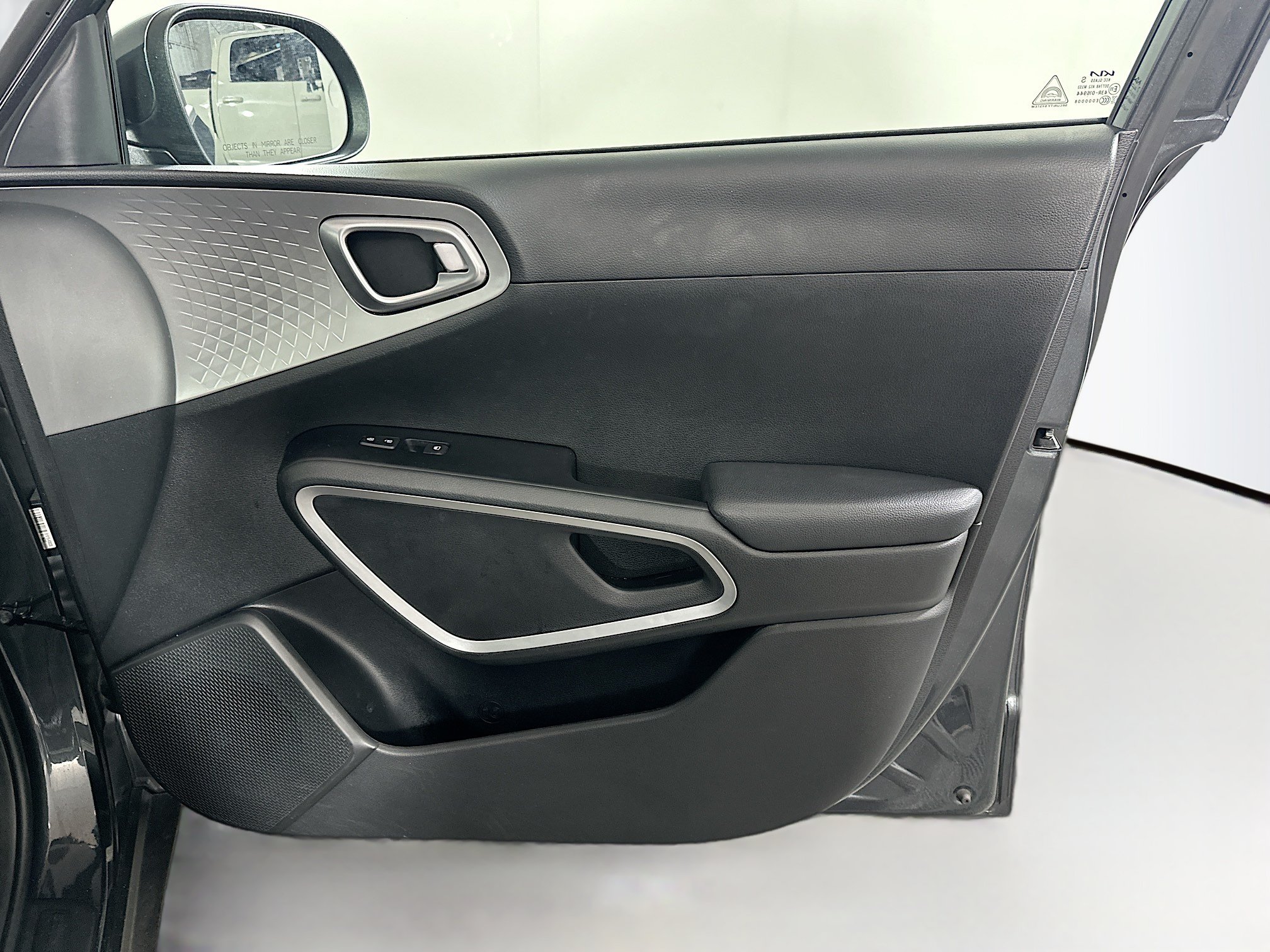 Used 2025 Kia Soul LX w/ LX Technology Package FWD image 30