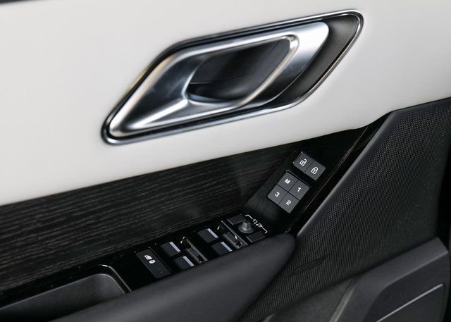New 2026 Land Rover Range Rover Velar Dynamic SE image 23