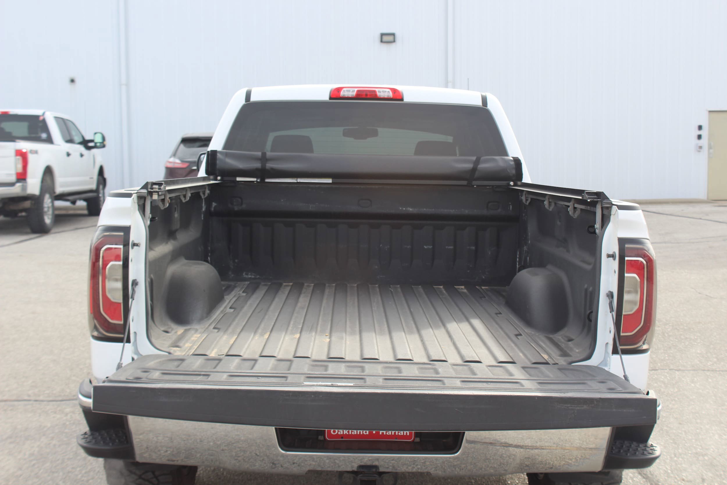 Used 2018 GMC Sierra 1500 SLT w/ SLT Premium Package AWD/4WD image 4