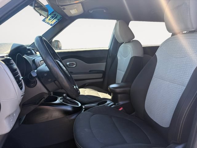 Used 2016 Kia Soul + FWD image 9