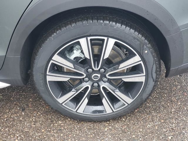 New 2026 Volvo V60 B5 Cross Country Ultra w/ Protection Package Premier image 7