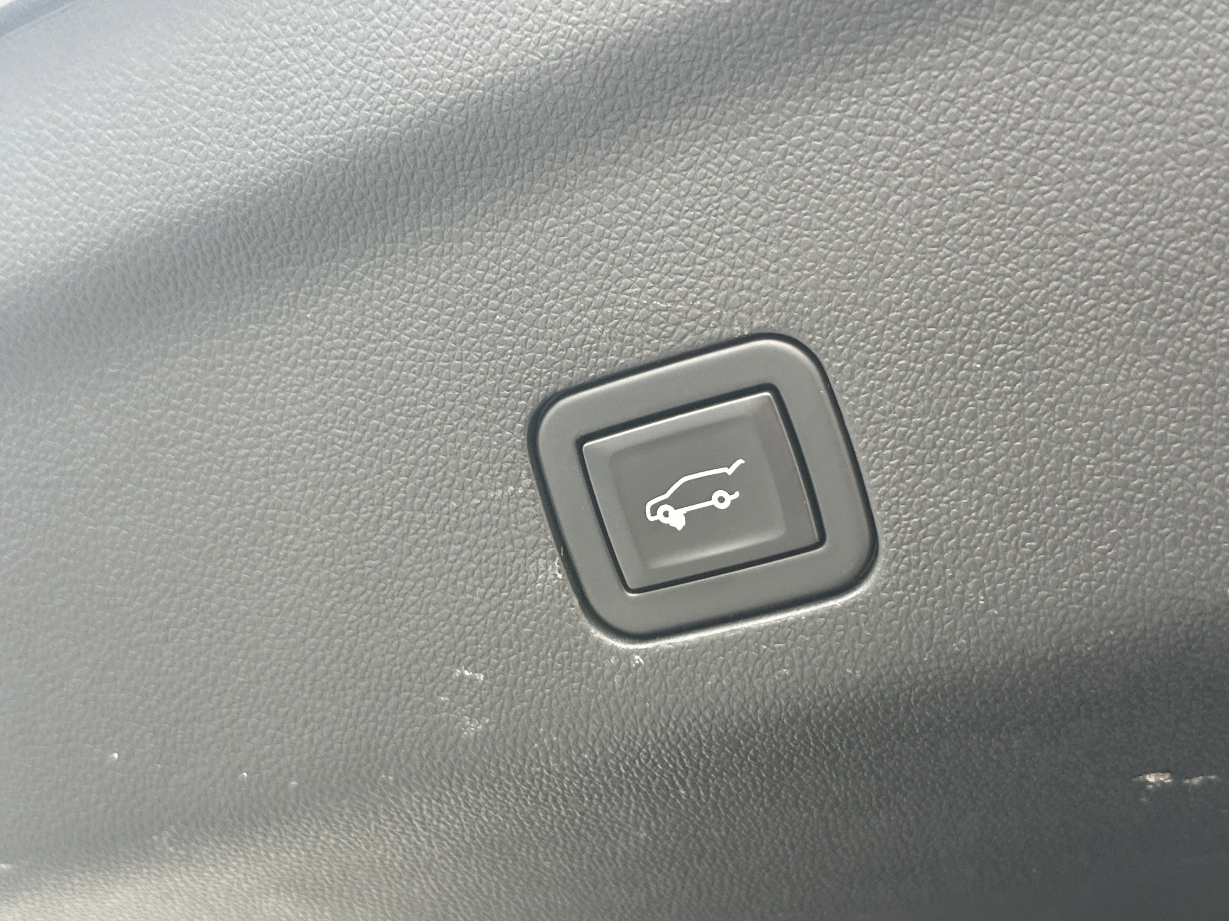 Used 2021 Chevrolet Tahoe Premier w/ Premium Package image 23