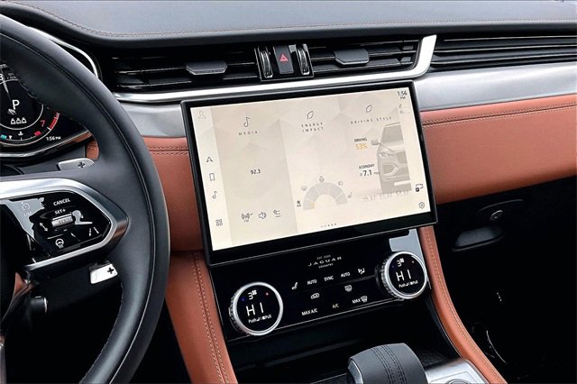 Used 2025 Jaguar F-PACE R-Dynamic S image 9