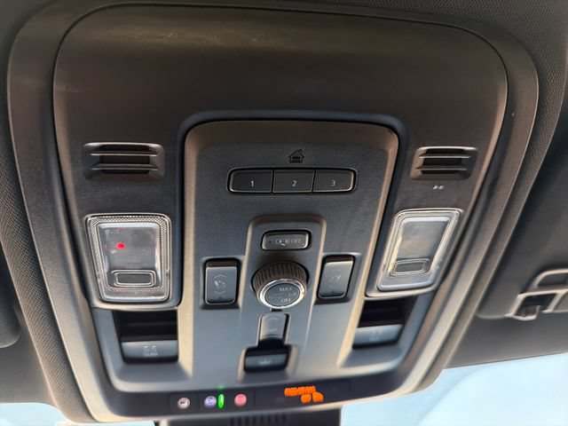 Used 2024 GMC Yukon AT4 w/ Technology Package AWD/4WD image 15