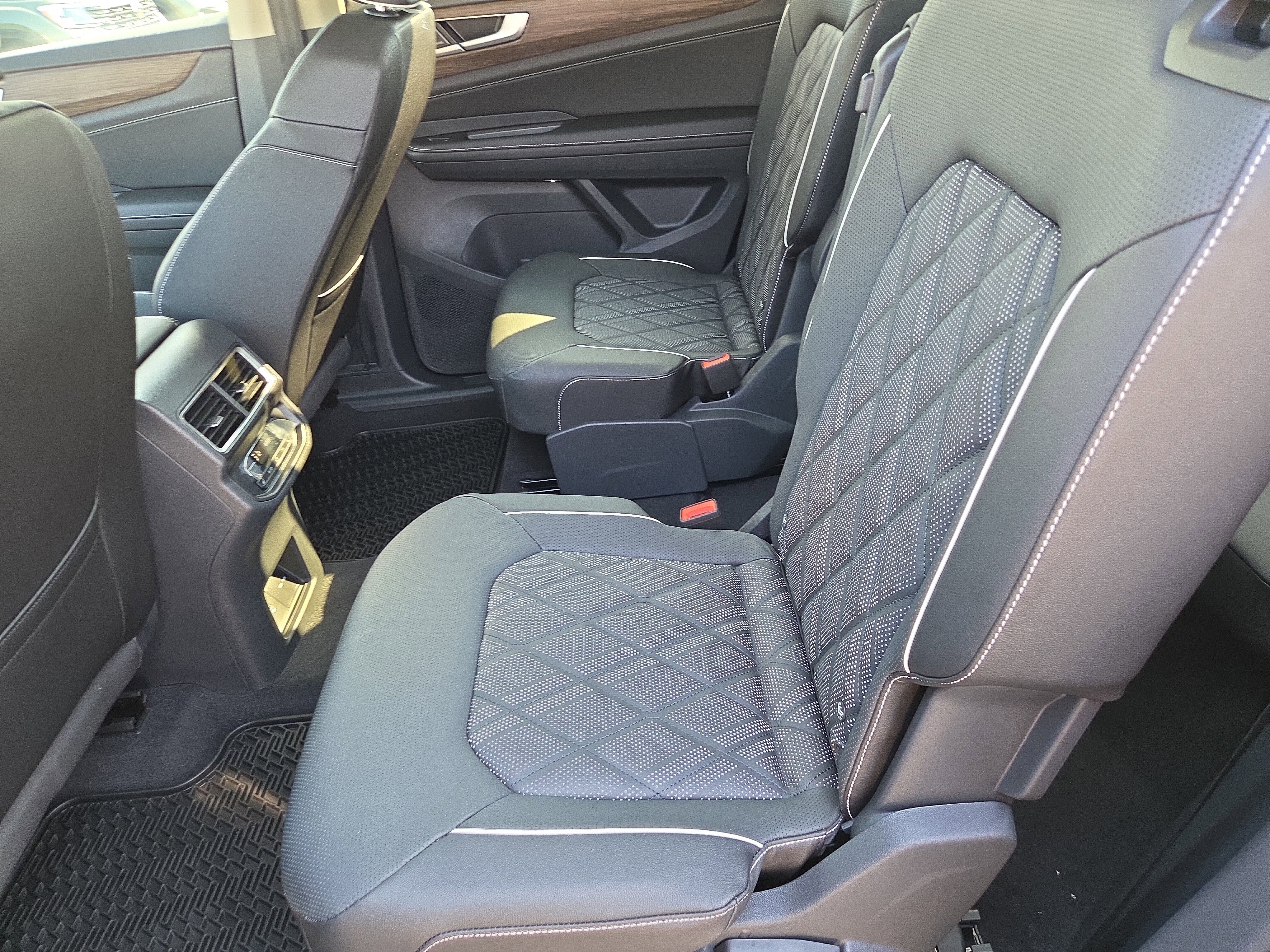 New 2026 Volkswagen Atlas SEL Premium R-Line image 4