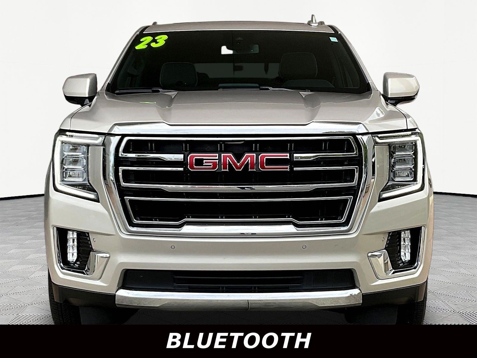 Used 2023 GMC Yukon SLT AWD/4WD image 2