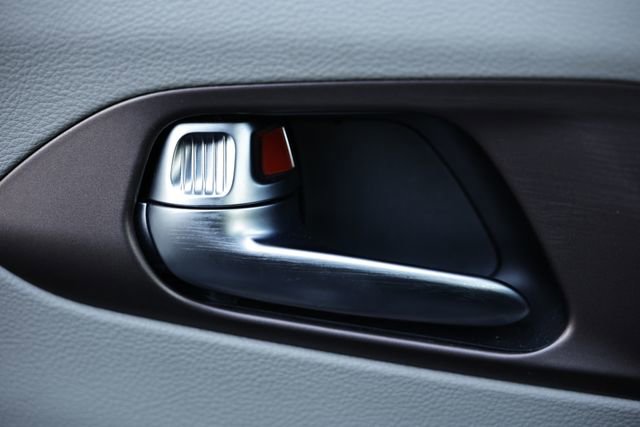 Used 2022 Chrysler Voyager LX image 15