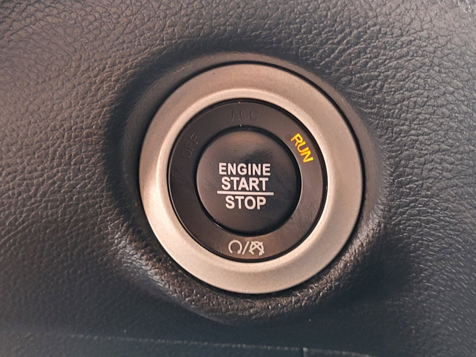 Used 2025 Chrysler Pacifica Select FWD image 24