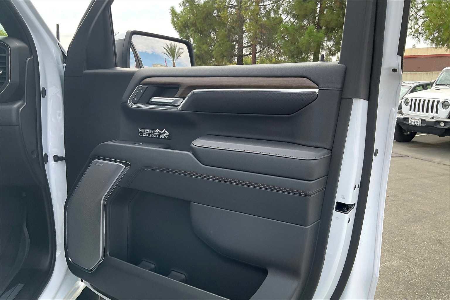 Used 2024 Chevrolet Silverado 1500 High Country w/ High Country Premium Package image 25