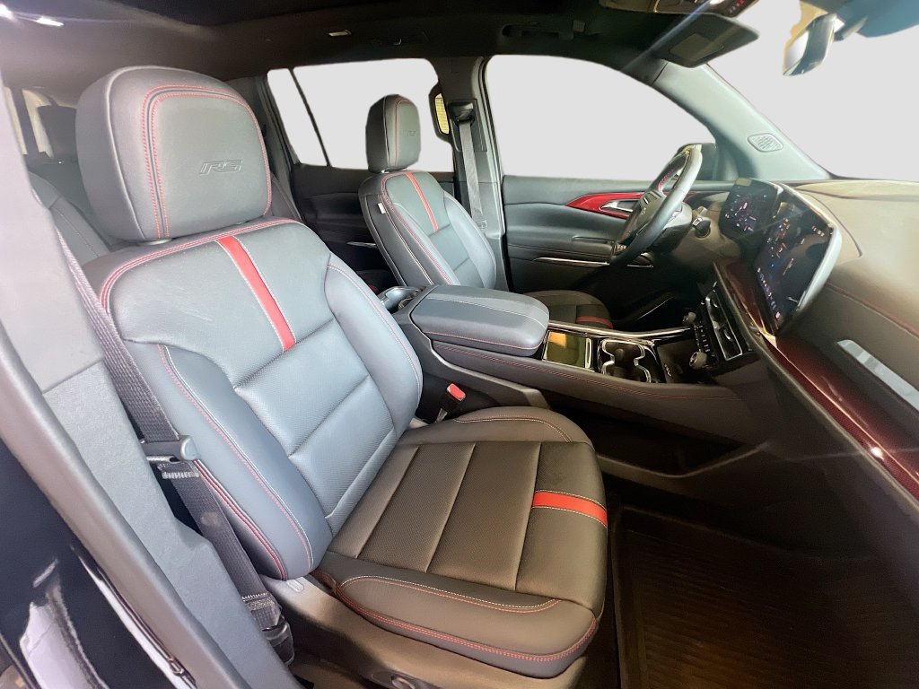 Used 2024 Chevrolet Traverse RS w/ LPO, Floor Liner Package FWD image 31