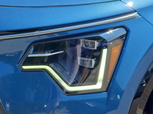 Used 2024 Kia Niro SX Touring FWD image 25