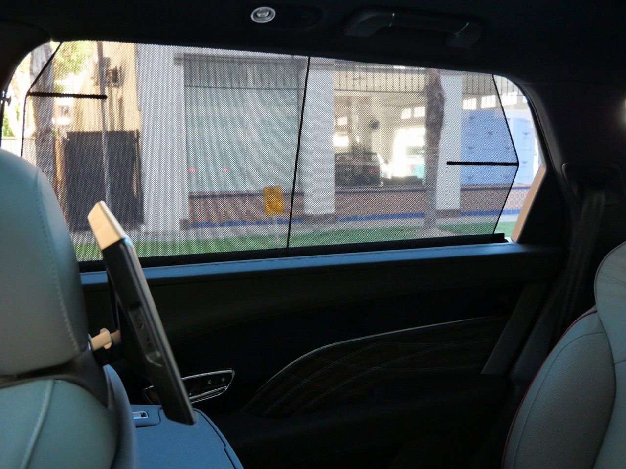 Used 2025 Bentley Bentayga Extended Wheelbase AWD/4WD image 33