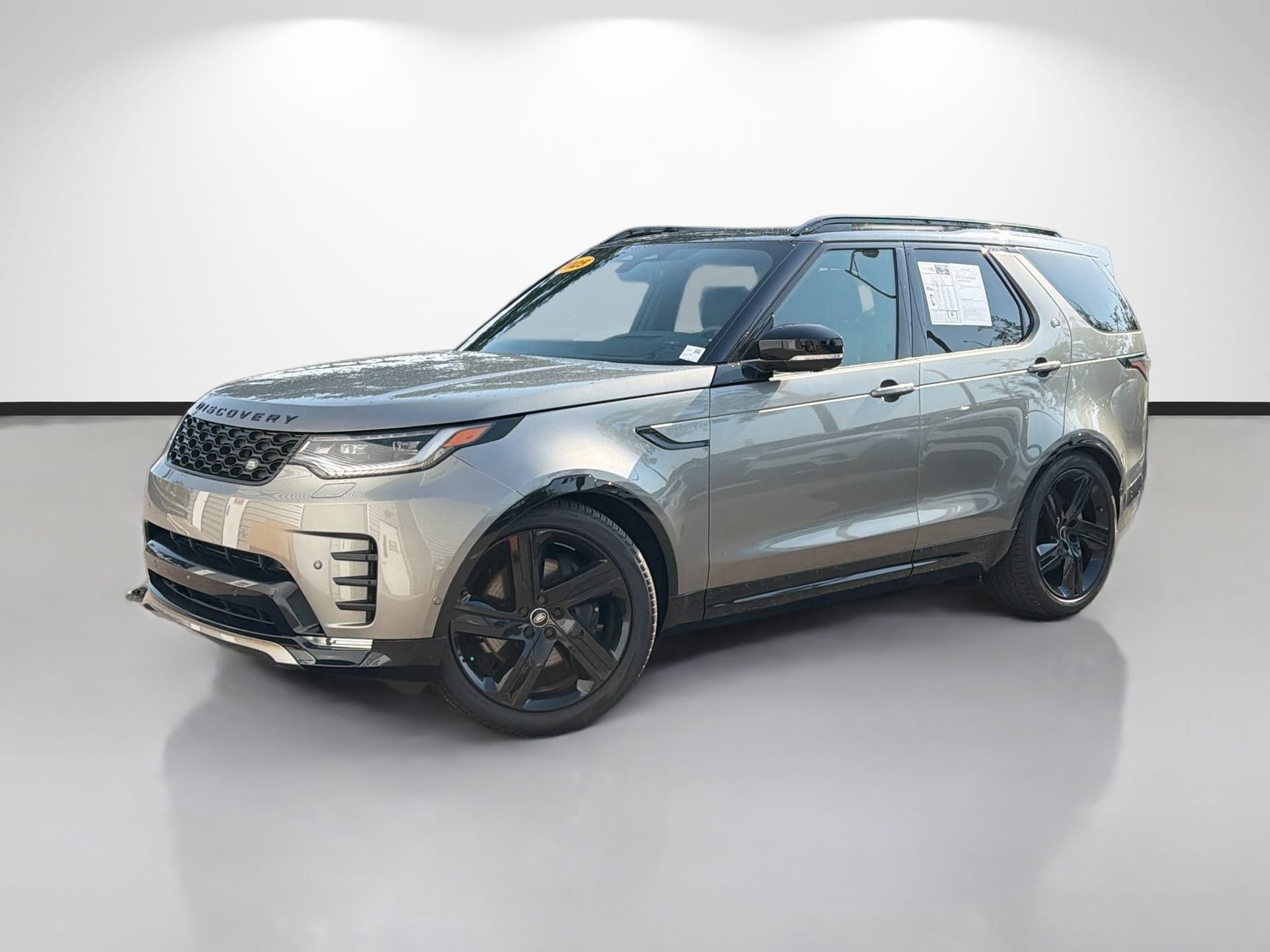 Used 2025 Land Rover Discovery Dynamic SE