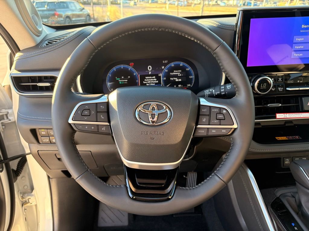 Used 2026 Toyota Highlander Platinum image 19