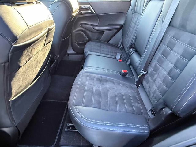 Used 2024 Mitsubishi Outlander SE image 18