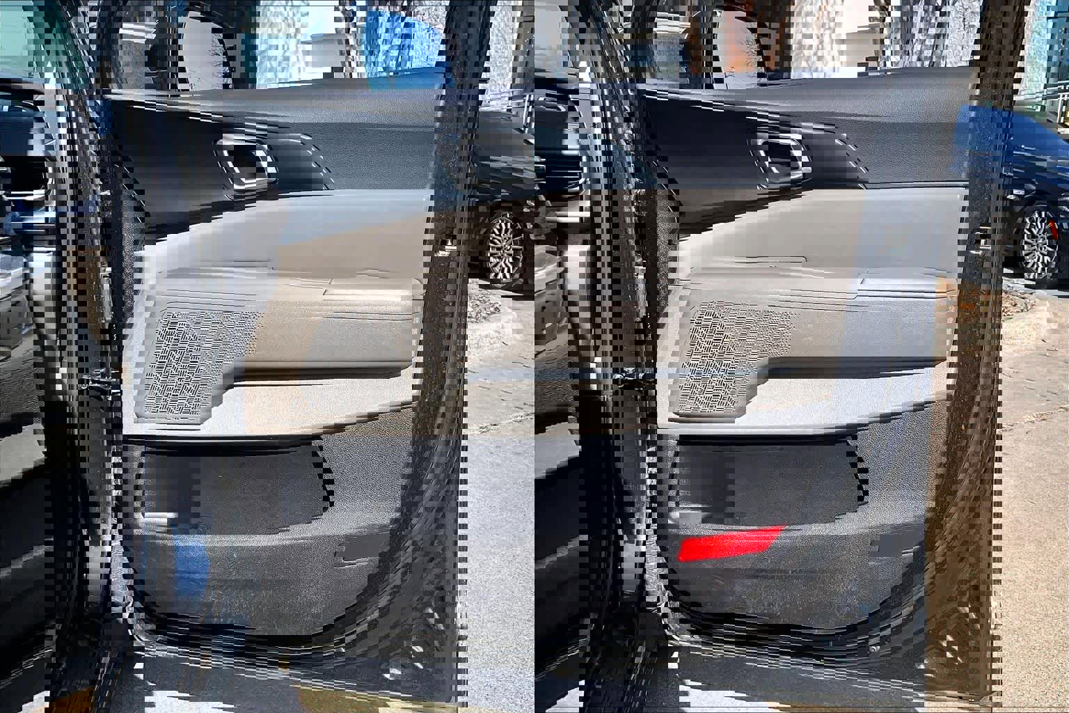 Used 2025 Kia Carnival image 19